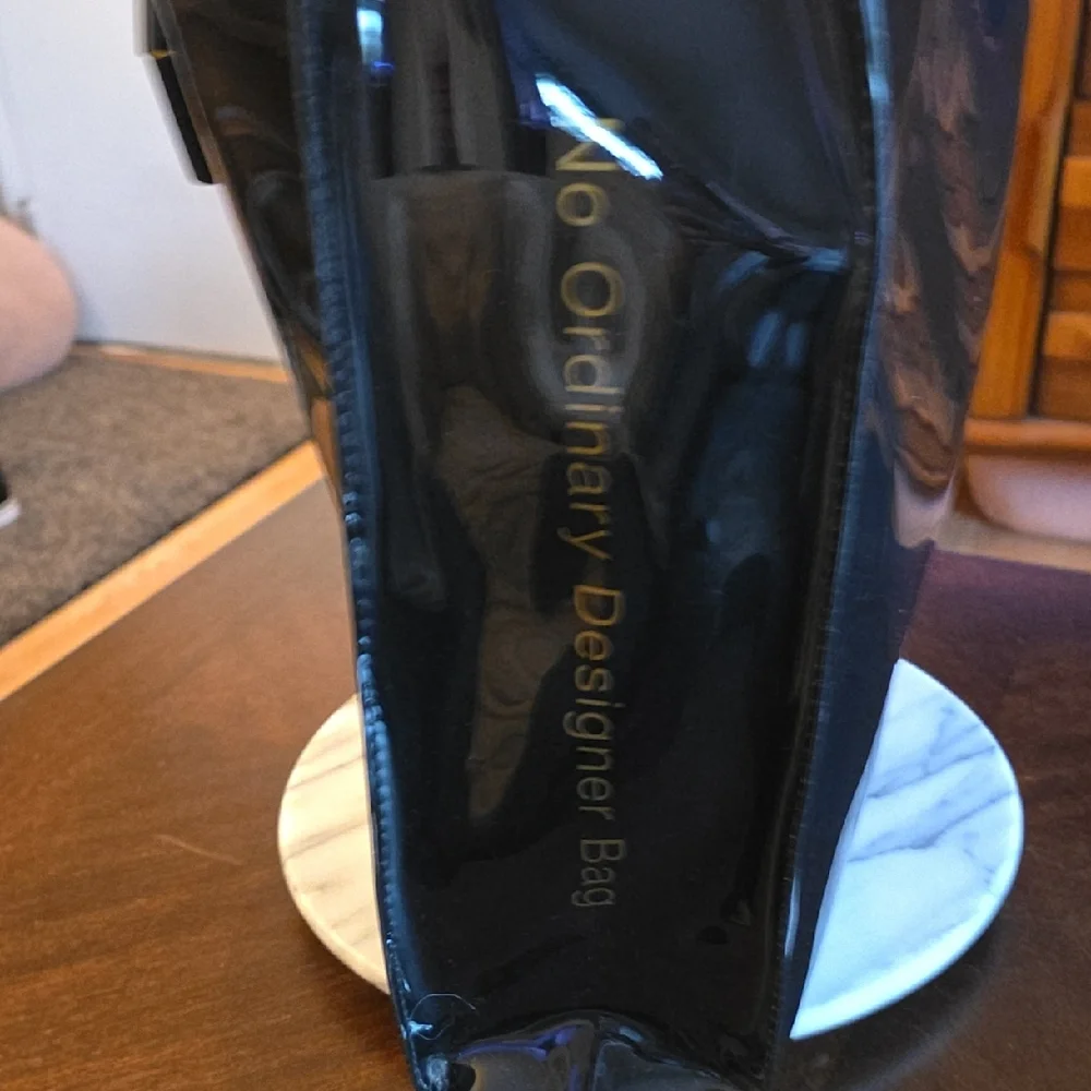 Ted Baker Glossy Black Tote with Bow ๐ค๐ - Picture 5 of 16